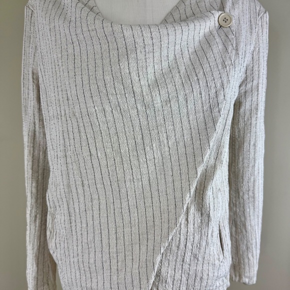 Lightweight Striped Buttoned Jacket - Picture 2 of 6